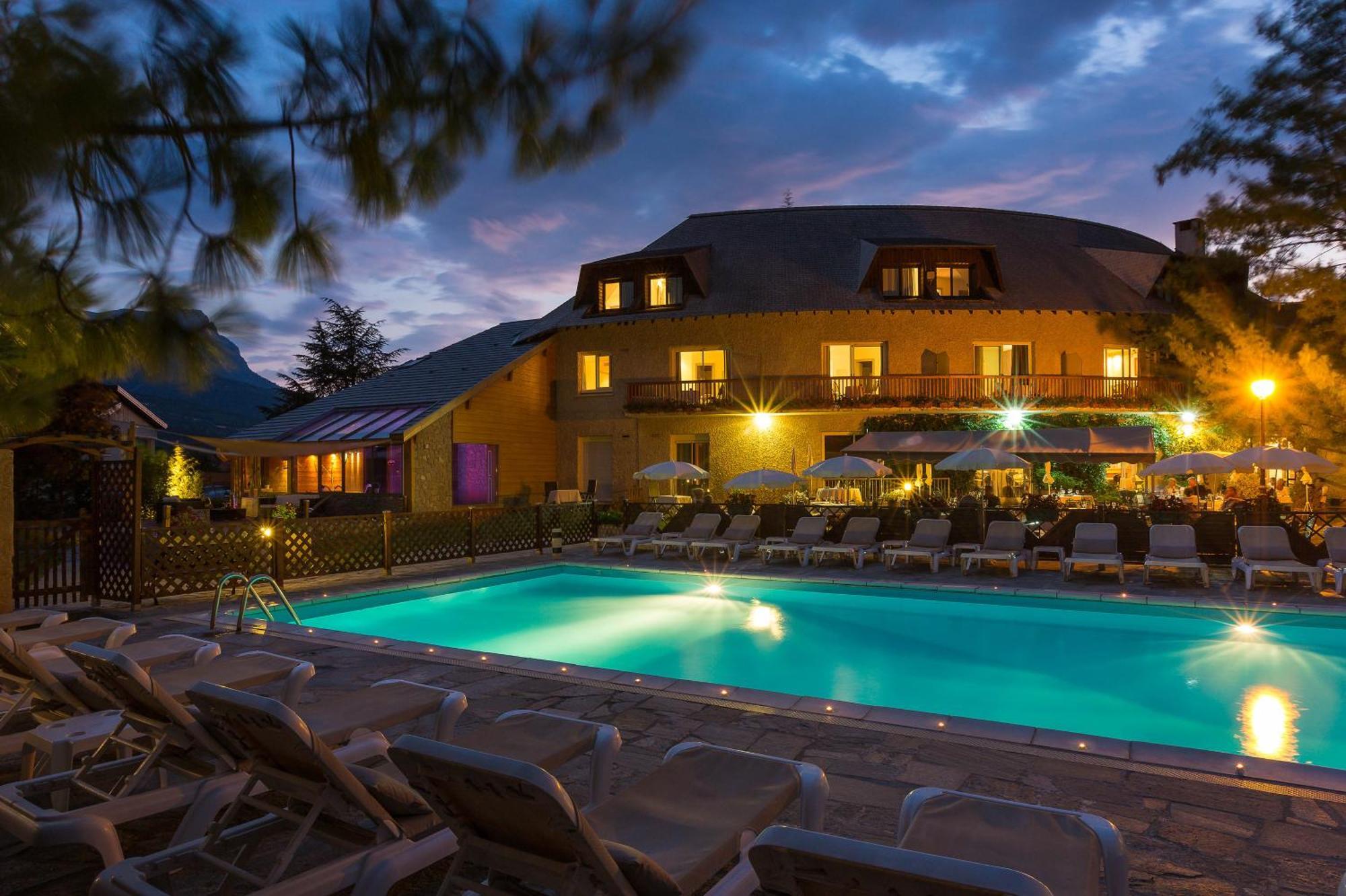 Hôtel&Spa Les Bartavelles Crots Exterior foto