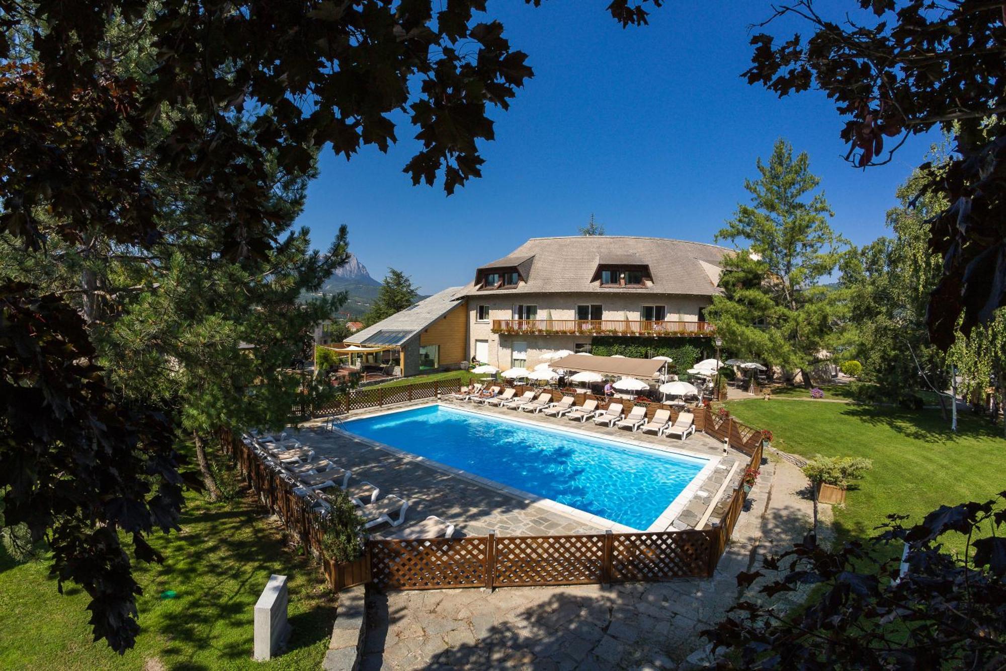 Hôtel&Spa Les Bartavelles Crots Exterior foto