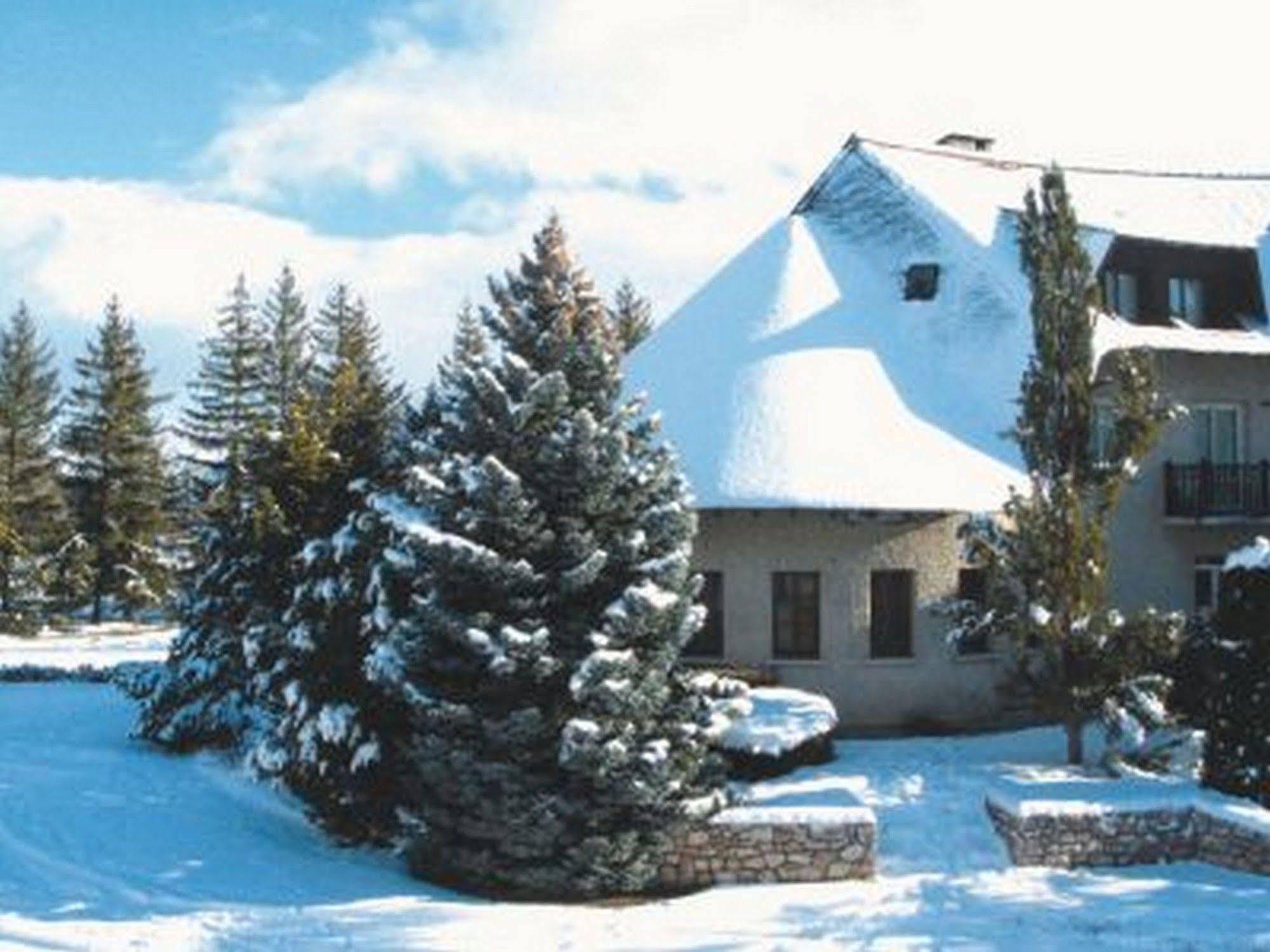 Hôtel&Spa Les Bartavelles Crots Exterior foto